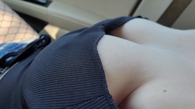 Я позволил сводному брату трогать мои большие натуральные сиськи