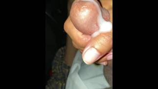 Мастурбация на заднем сиденье