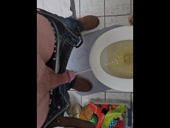 Taking leak - Screenshot 13 of 16 - Male Pee