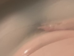 恥ずかしい ぽっちゃりタプタプなお腹とふわふわお毛 - Screenshot 2 of 16 - 日本人 オナニー