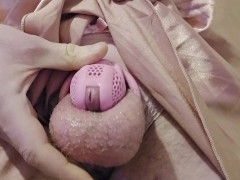 Sissy caged - Screenshot 13 of 16 - Sissy