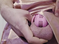 Sissy caged - Screenshot 7 of 16 - Sissy