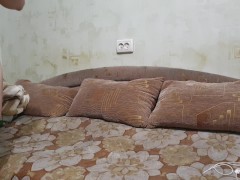 Полностью голая фембойская милашка дурачится на диване, раздвигая сладкую дырочку - Screenshot 2 of 16 - Femboy