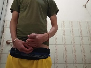 большой член, полный молока, который вот-вот станет сырным