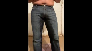 Я ничего не мог с собой поделать (мне просто пришлось отчаянно помочиться в джинсы Armani)