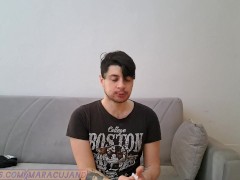 Italiano nudo si abbuffa di cibo dolce (ITA)