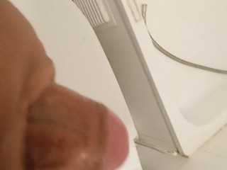 Быстрая дрочка в ванной