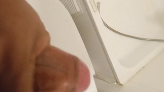 Быстрая дрочка в ванной