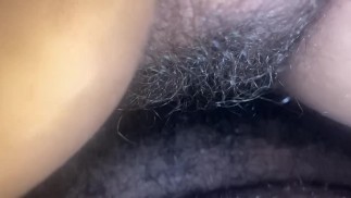 Streichelt sie, cremt aus ihrer Periode