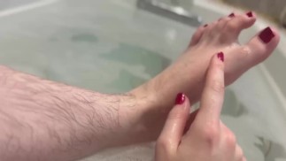 Legs and Bush in the Bath (full on OF)