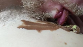 Sesso disgustoso kinky e sborrata con cioccolato di Dubai - coppia perversa