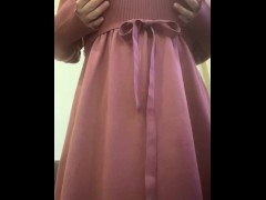 電車で知らないおじさんに触られて　ムズムズが止まらず我慢出来ずにお家でオナニー - Screenshot 1 of 16 - Japanese