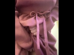 電車で知らないおじさんに触られて　ムズムズが止まらず我慢出来ずにお家でオナニー