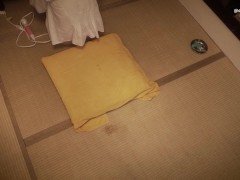 生卵をおまんこに入れまんぐり返しピストン。どエロいずぼずぼ音で彼女は興奮する（日本人、素人、個人撮影） - Screenshot 7 of 16 - Amateur