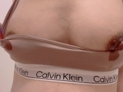 スポーツブラからはみ出すビンビン黒乳首、人妻が乳首責めオナニーでイクっ - Screenshot 10 of 16 - Big Boobs