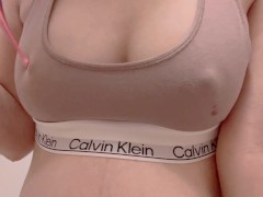 スポーツブラからはみ出すビンビン黒乳首、人妻が乳首責めオナニーでイクっ - Screenshot 4 of 16 - Orgasm