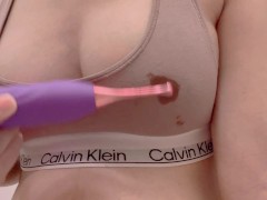 スポーツブラからはみ出すビンビン黒乳首、人妻が乳首責めオナニーでイクっ - Screenshot 7 of 16 - Big Nipple