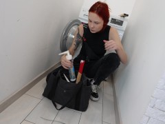 Эксперт по вопросам сантехники пришла раздрочила дырки и ушла - Screenshot 3 of 16 - Asshole Closeup