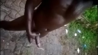 Je dunkler der Kerl, desto schwärzer und härter der Schwanz