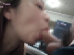 CK下着で跪いてフェラする人妻は口内発射した精子を見せつけてごっくん - Screenshot 11 of 16 - 下着