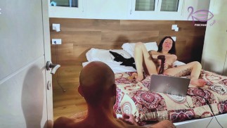 Guardo la mia coinquilina masturbarsi prima di scoparla con il mio grosso cazzo duro