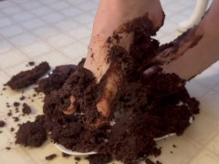 Chocolate in my toes 🙈🍰