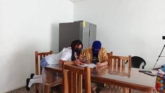 Прима практикуется в соблазнении своего хозяина