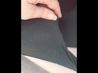 新玩具在从成人商店开车回家时提供巨大的性高潮 :)