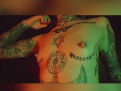 Mari Galore rubs sweet ass with oil