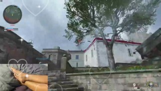 Cute Азиатская девушка босиком играет в Call Of Duty!