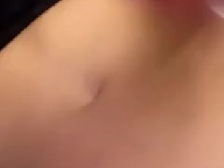 Прикасаюсь к себе, как я это делаю каждую ночь