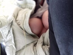 野外で周りを警戒しながらもおっぱい出してチクニーしてイッちゃう巨乳日本人女性 - Screenshot 16 of 16 - 日本人