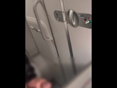 【孤独のオナニ（女性専用・オナニー鑑賞用）】海外出張・国際線飛行機トイレでのイケオジオナニー。スマホ個撮  | イケオ ジ | リアル鑑賞も◎ - Screenshot 11 of 16 - 日本人