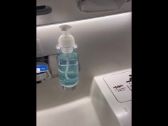 【孤独のオナニ（女性専用・オナニー鑑賞用）】海外出張・国際線飛行機トイレでのイケオジオナニー。スマホ個撮  | イケオ ジ | リアル鑑賞も◎ - Screenshot 2 of 16 - オナニー