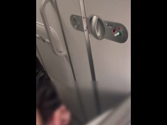 【孤独のオナニ（女性専用・オナニー鑑賞用）】海外出張・国際線飛行機トイレでのイケオジオナニー。スマホ個撮  | イケオ ジ | リアル鑑賞も◎ - Screenshot 7 of 16 - オナニー