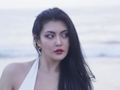 Spice Mu is so charming that a look from her can make your heart skip a beat.