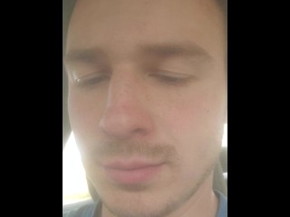 Показываю тебе уродливую белую штуку на моем лице (не кончаю, папочка)