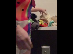 恥装 恥ずかしいレオタードで外出し外で着替えて、その後はアナルプラグ - Screenshot 15 of 16 - 水着 着替え