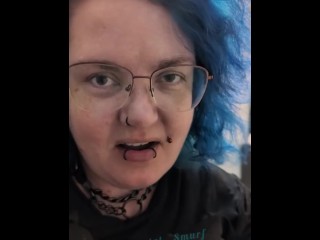 Babygirl_Smurf скучающая домохозяйка с машиной для траха и сквиртом