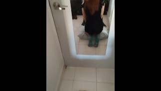 Sissy me donne une bonne pipe du vrai sexe à la maison
