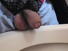 可愛い仮性包茎おちんちんでおしっこしてみた - Screenshot 1 of 16 - 日本人