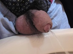 可愛い仮性包茎おちんちんでおしっこしてみた