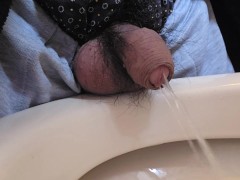 可愛い仮性包茎おちんちんでおしっこしてみた - Screenshot 7 of 16 - 無 修正 日本人