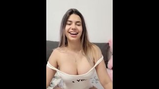 Она растягивает себя, преодолевая все пределы