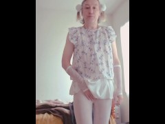 В одном сарафанчике и спущенных белых колготочках - Screenshot 1 of 16 - Masturbate