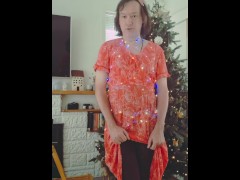 Красное платье, ёлка и лампочки - Screenshot 1 of 16 - Masturbation