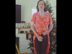 Красное платье, ёлка и лампочки - Screenshot 3 of 16 - Femboy