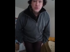 Кончаю в тёплых колготках и кофте зимой - Screenshot 1 of 16 - Masturbation