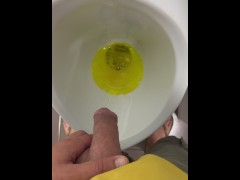 🚾🚽 Compilation devant les urinoirs publiques-pipi- BeENJoY flash dick exhib public toilet feet cum - Screenshot 1 of 16 - Exhib