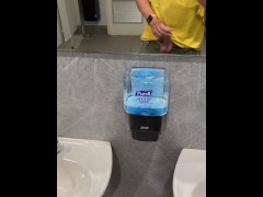 🚾🚽 Compilation devant les urinoirs publiques-pipi- BeENJoY flash dick exhib public toilet feet cum - Screenshot 12 of 16 - Pissing